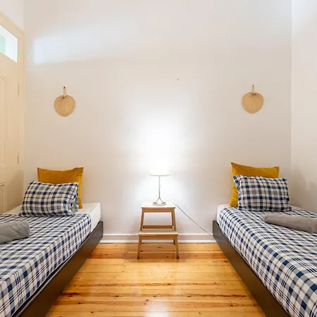 Spacious With Terrace At Graca