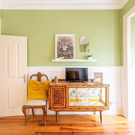 Spacious With Terrace At Graca Διαμέρισμα