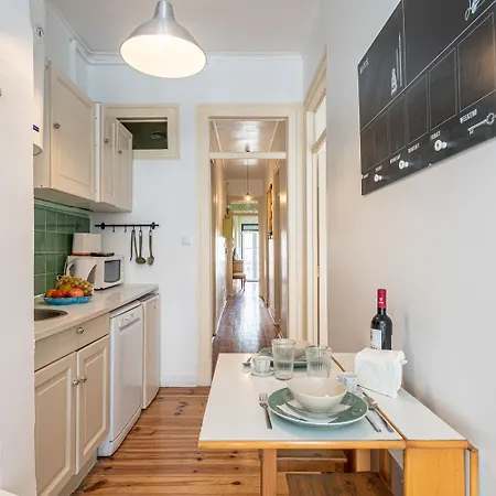Spacious With Terrace At Graca Apartment