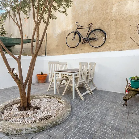 Spacious With Terrace At Graca Apartment